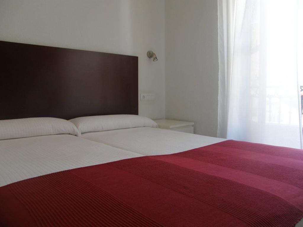 Hostal Santa Isabel Madrid Zimmer foto